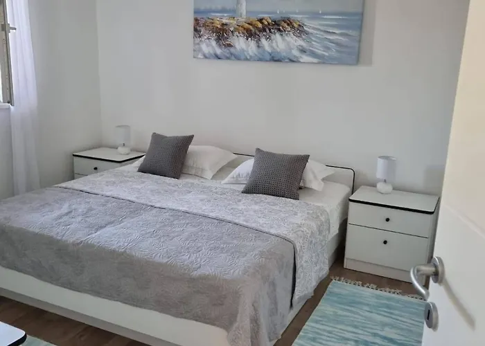 With Parking Space Postira, Brac - 727 פוסטיר